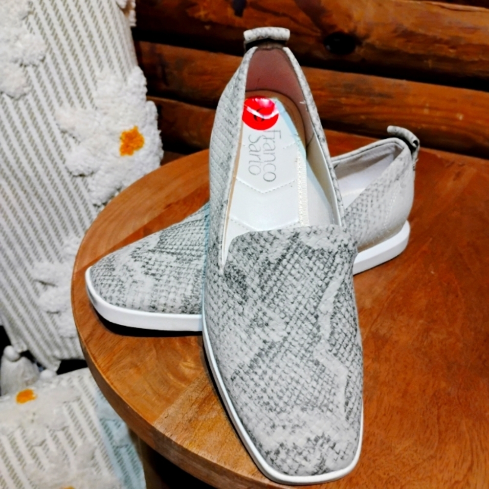 Franco Sarto Women’s Grey Snake Embossed Slip On Sneaker Loafer Flats Size 6
